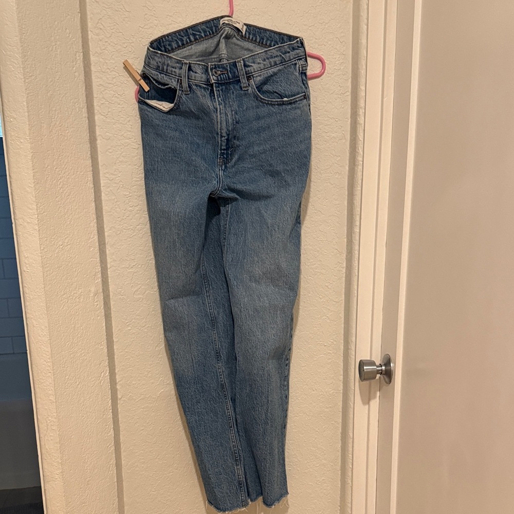 Abercrombie & Fitch Denim “The 90s Relaxed Jean” High Rise